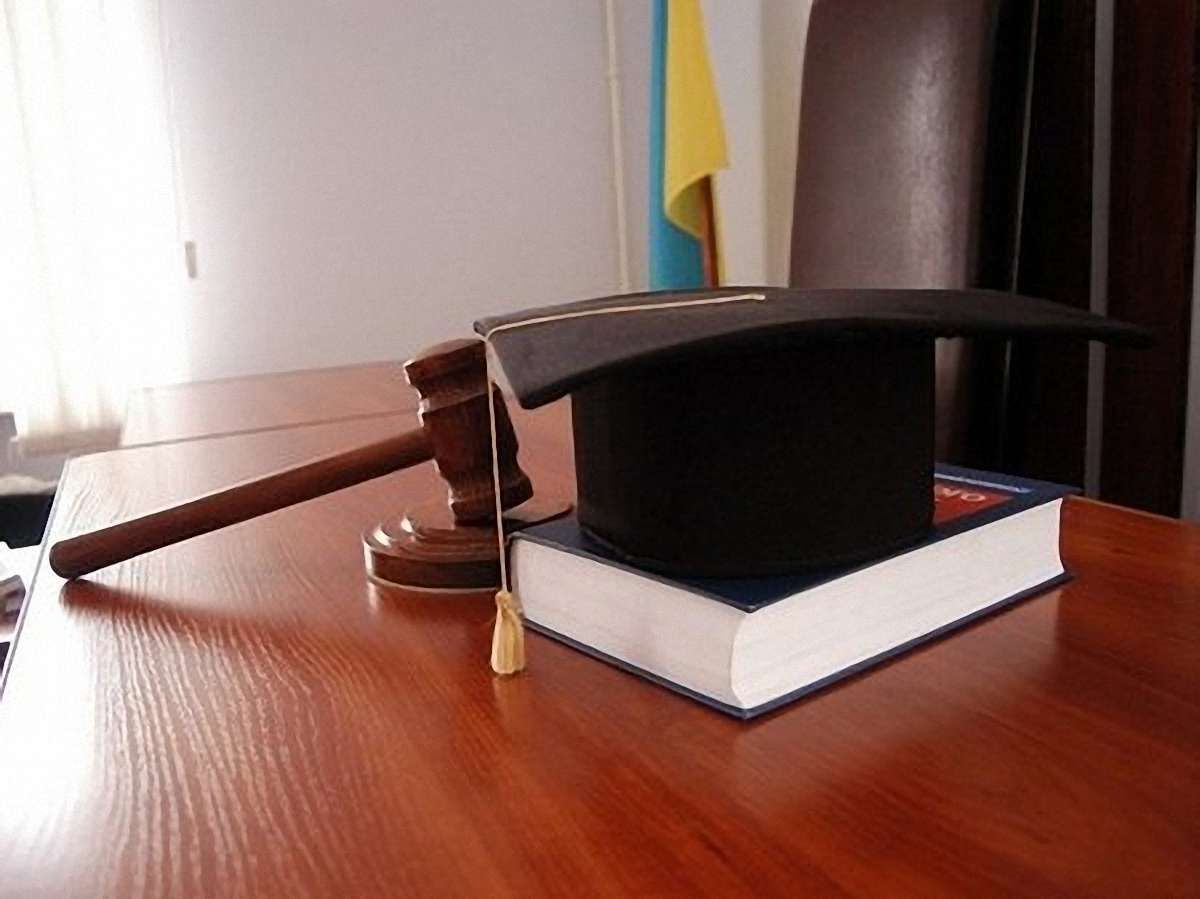 Турчинов попросив КС оцінити конституційність Римського статуту