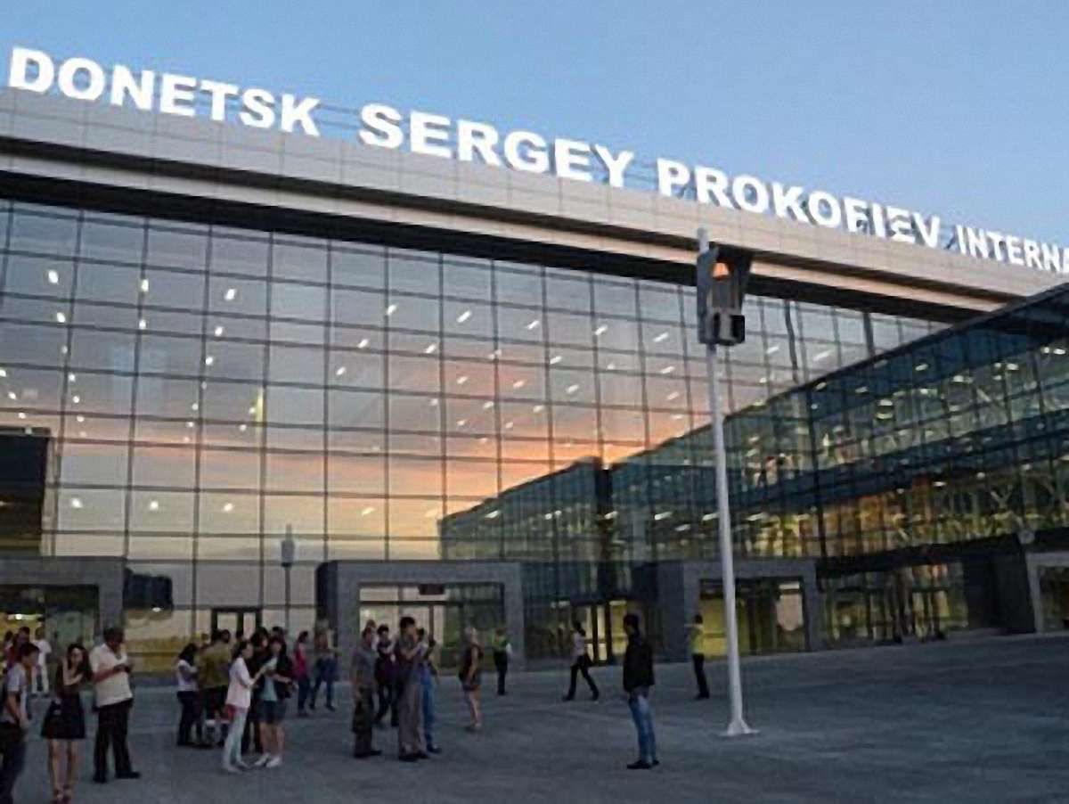 ЦВК перенесла всі п'ять окружкомів в аеропорт Донецька