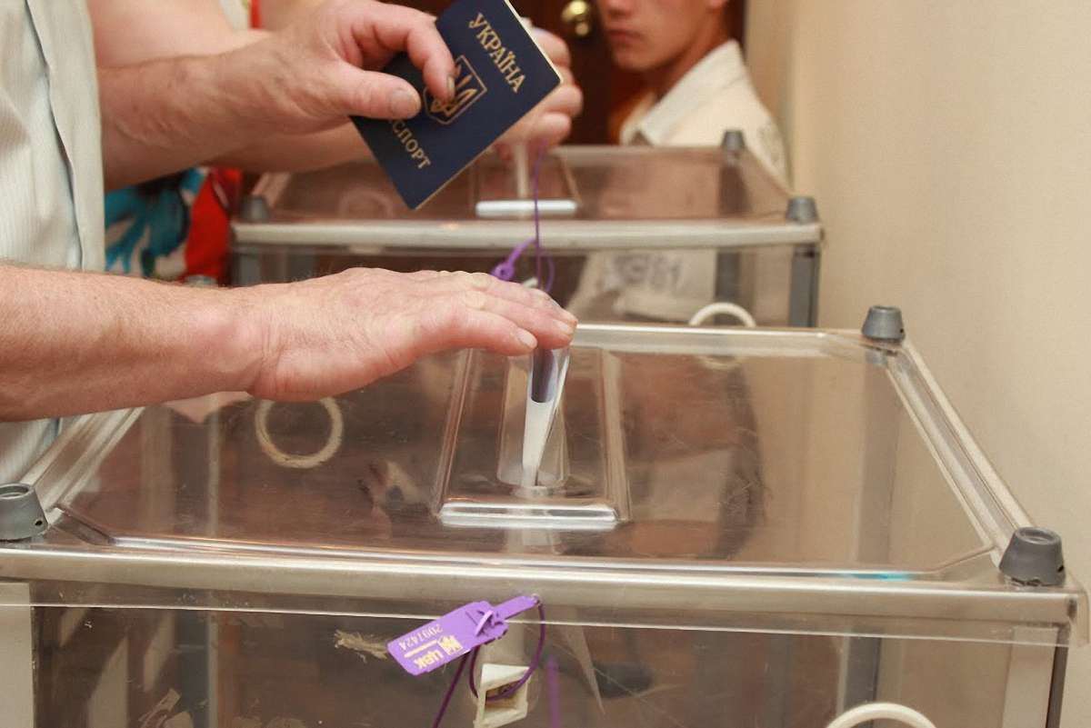 У Луцьку біля виборчої дільниці помер пенсіонер