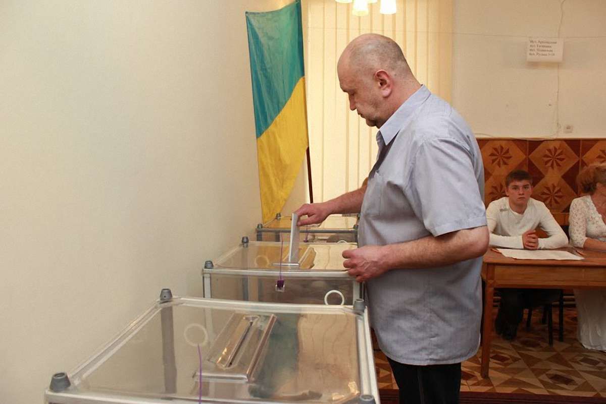 РНБО звітує про рекордну явку виборців у регіонах 
