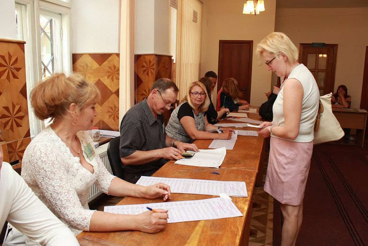 ЦВК: Станом на 15:00 проголосувало 40,41% українців