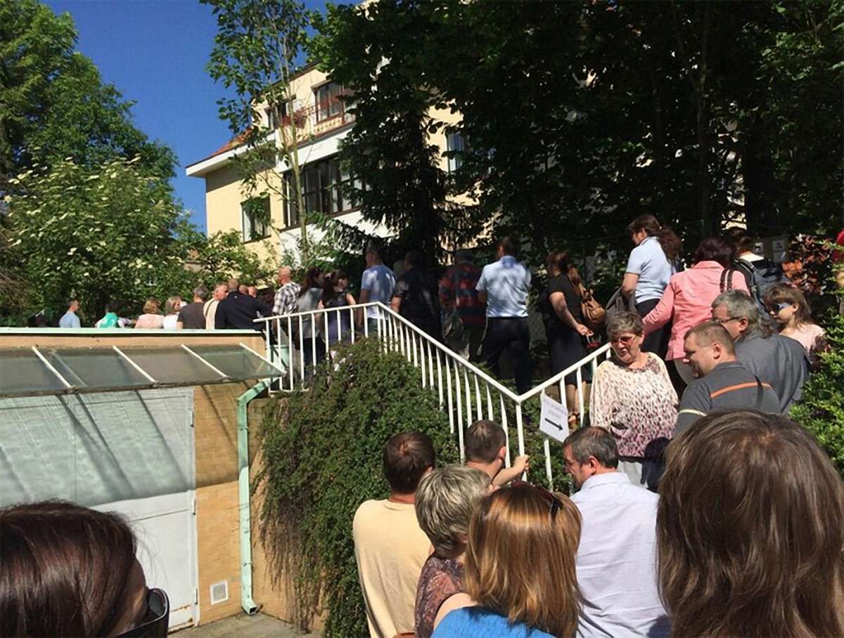 На закордонних дільницях переміг Порошенко, Тимошенко - четверта