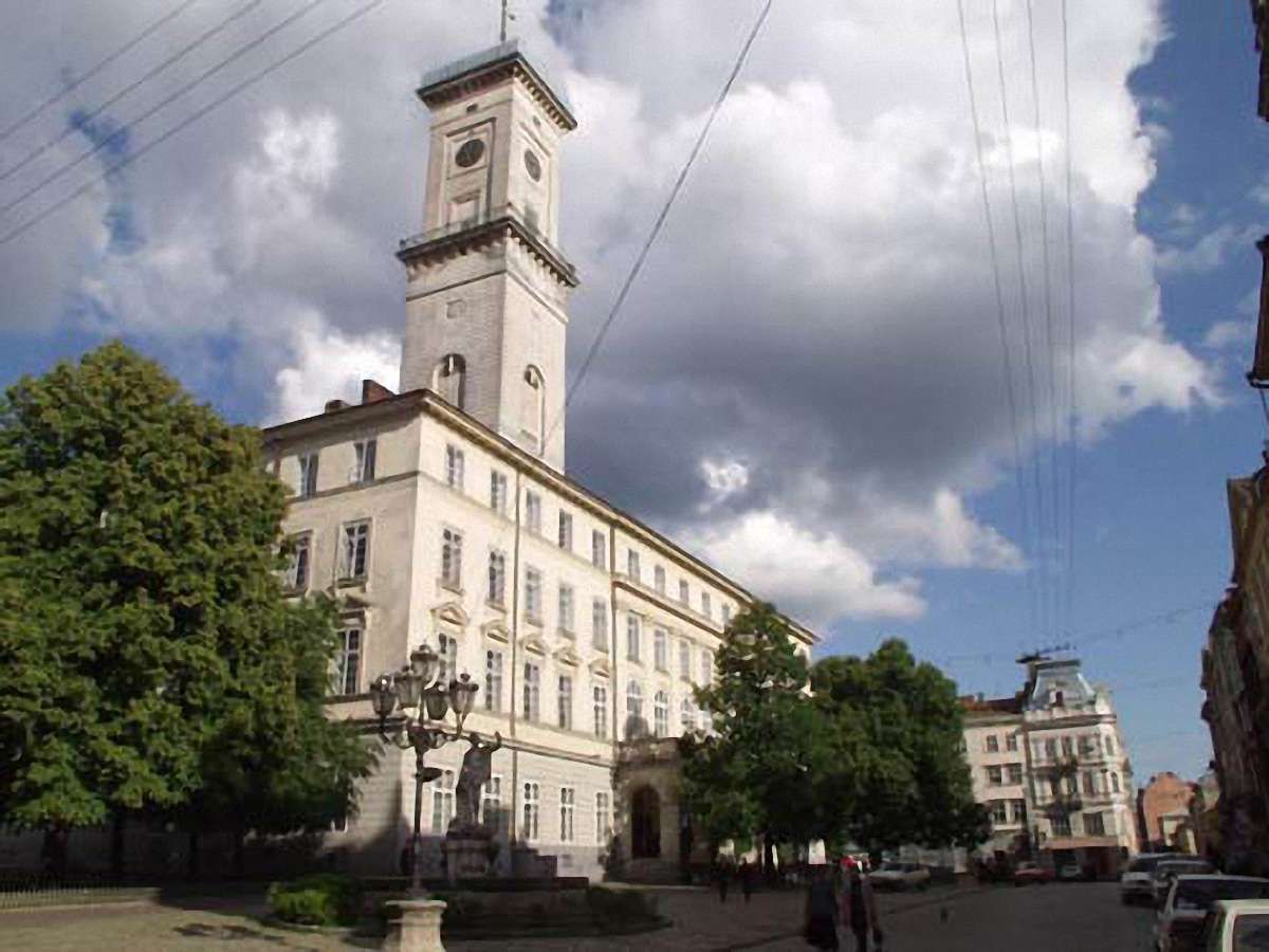 У Львові після реставрації відкрили оглядовий майданчик Ратуші