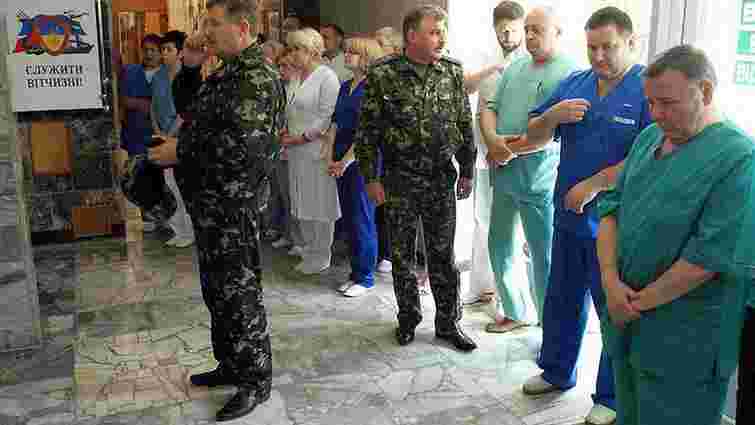 Львівські військові лікарі рушили на схід рятувати силовиків АТО