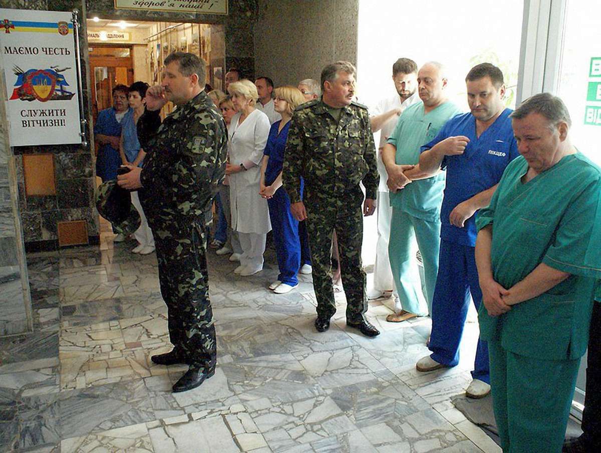 Львівські військові лікарі рушили на схід рятувати силовиків АТО