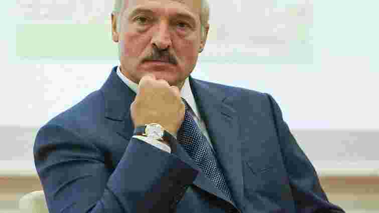 Лукашенко йде на війну з Путіним