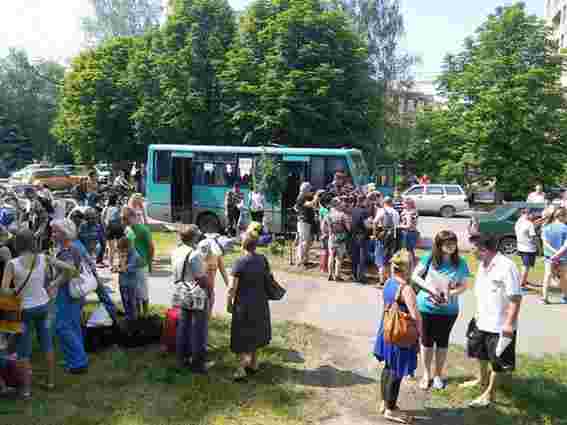 Прикордонники розповіли, як пропустили дітей з Слов'янська до Криму