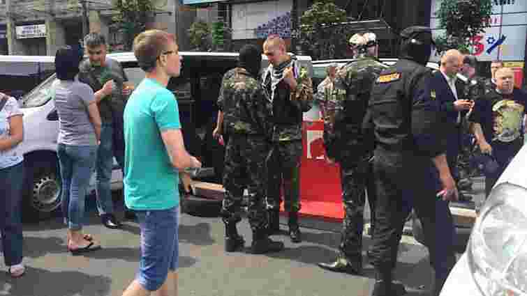 Семенченко навербував на Майдані чотири автобуси добровольців