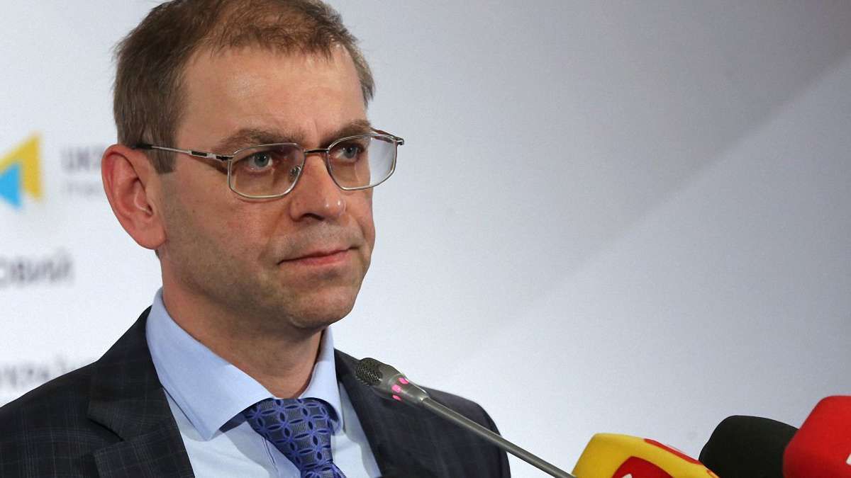 У п'ятницю силовики відзвітують про можливість введення воєнного стану на сході України