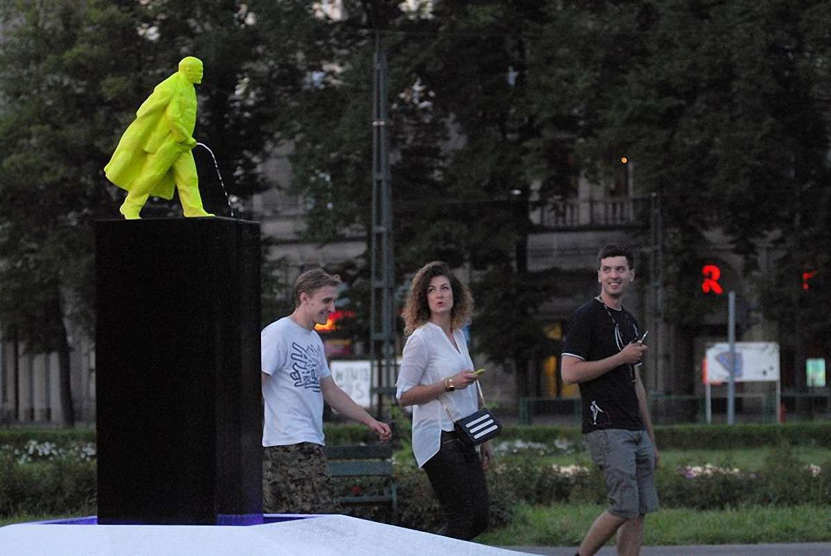 У Кракові з'явився пісяючий Ленін