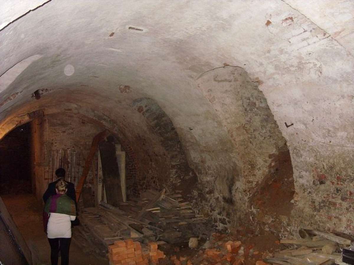 У Самборі планують відкрити для туристів підземелля ратуші