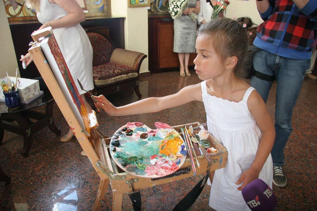 П'ятирічна художниця стала наймолодшою авторкою персональної виставки