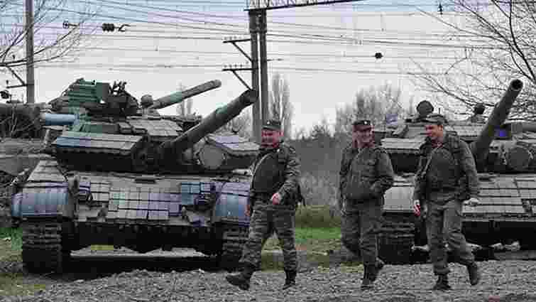На території Росії для провокацій збирають військових і бронетехніку з символікою ЗСУ