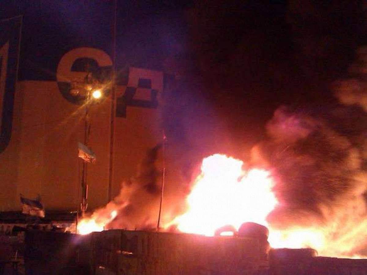 Вночі на Майдані у Києві горіла барикада, ніхто не постраждав