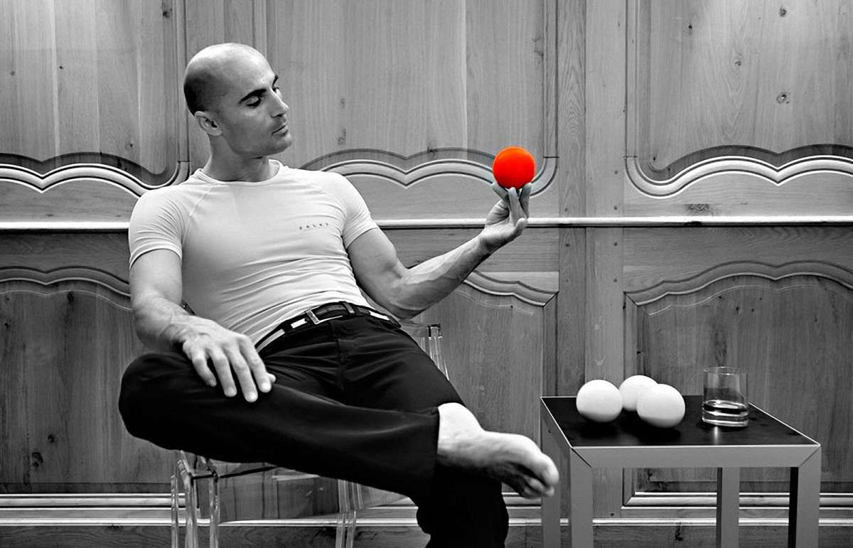 Актор Cirque du Soleil передав українській армії 60 тисяч доларів