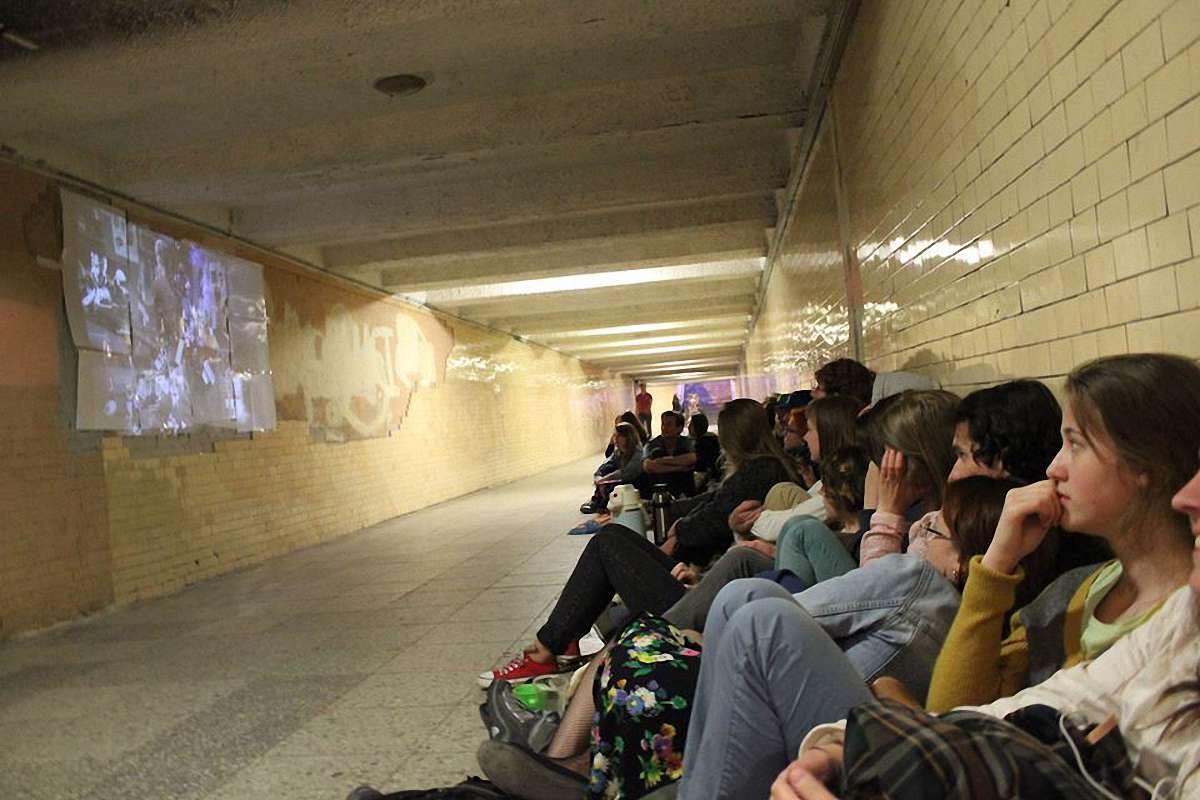 У Мінську в переході влаштували стріт-перегляд кіно