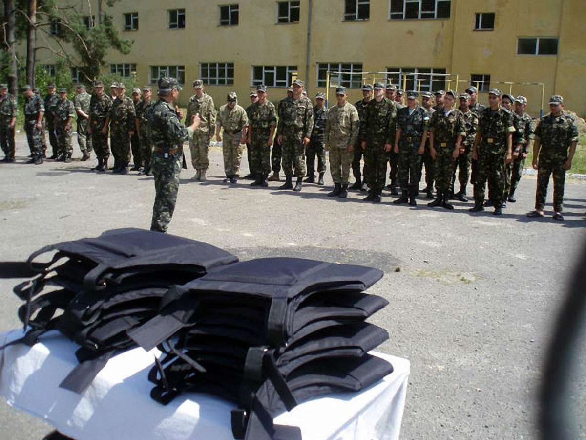 Васюник передав батальйону «Львів» та резервістам бронежилети