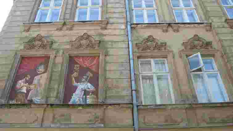 У «сліпих» вікнах Львова з’явилися портрети ремісників