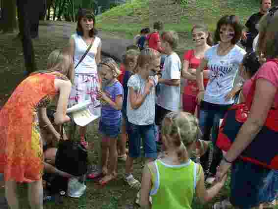 Для дітей-сиріт та переселенців зі сходу у Львові влаштували свято 