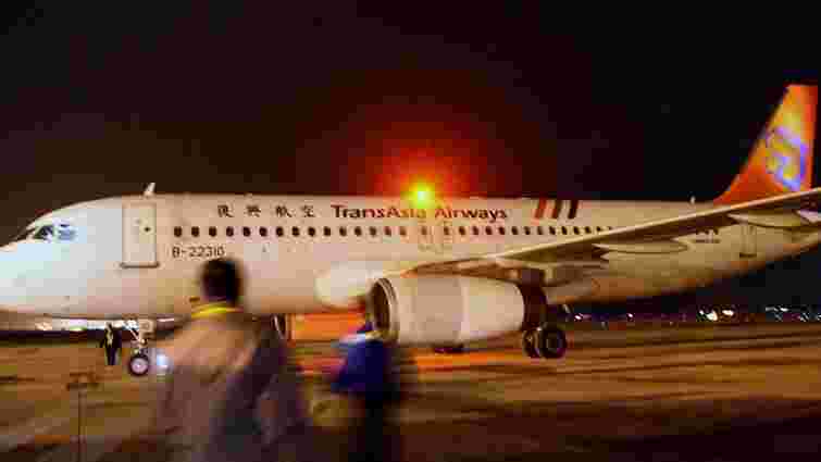 На Тайвані розбився пасажирський літак, загинули понад 50 людей