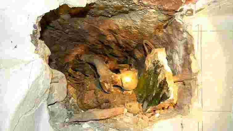 У Дальніх печерах Києво-Печерської лаври відкрито невідоме поховання