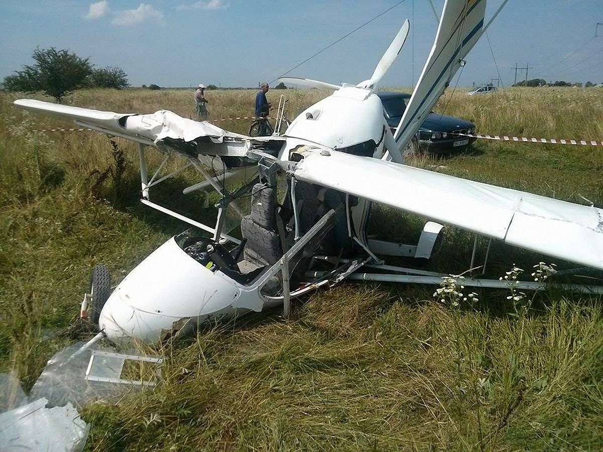 Під Львовом розбився приватний літак