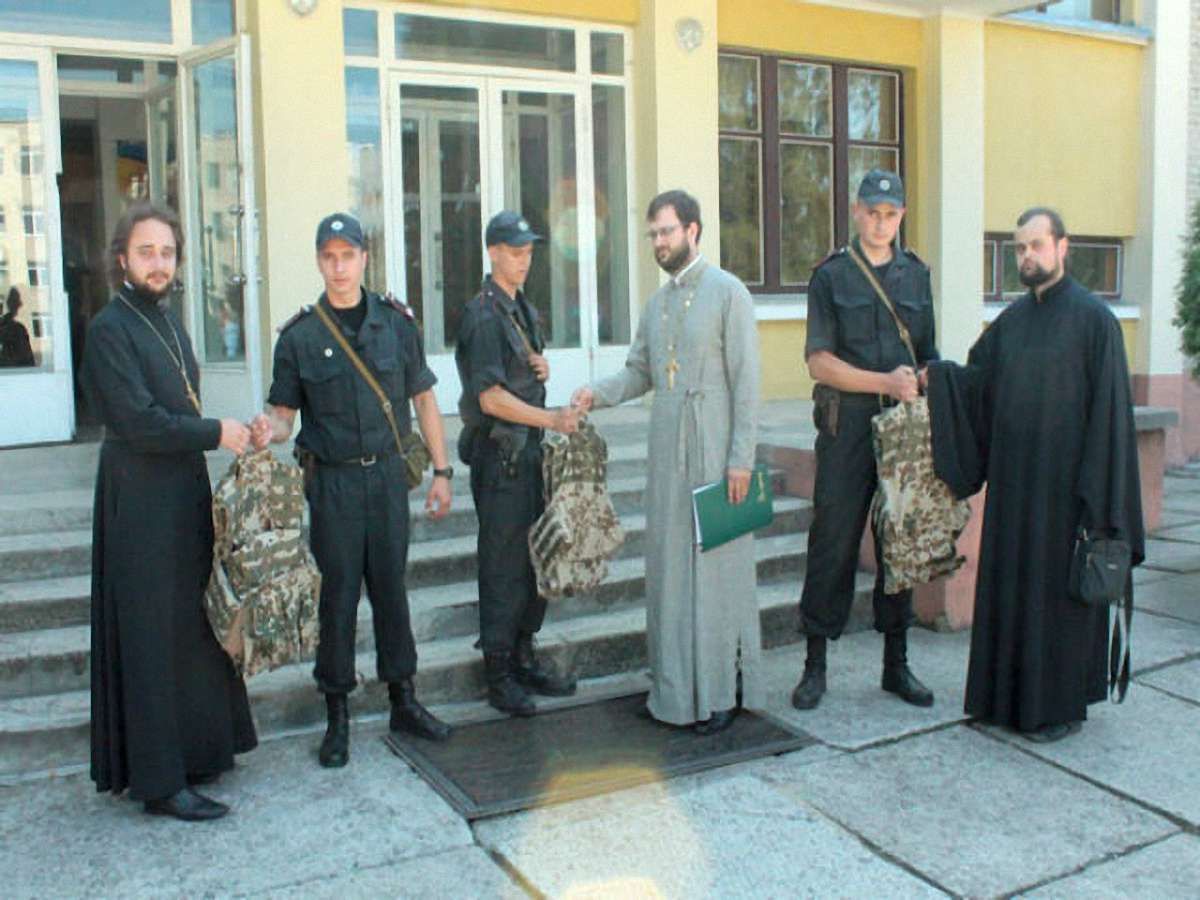 Львівська єпархія УПЦ передала бронежилети місцевим нацгвардійцям