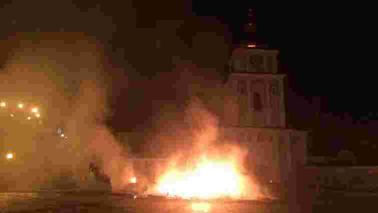 У центрі Києва спалили палатки майданівців встановлені під час Революції гідності