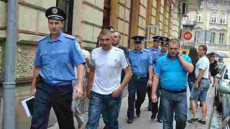 У Львові працівник «Беркуту» зірвав акцію під обласним апеляційним судом