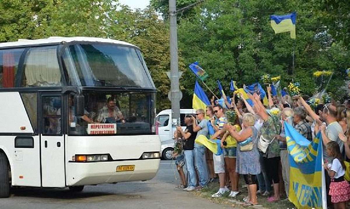 Десантники 79-ї окремої аеромобільної бригади повернулися додому в Миколаїв