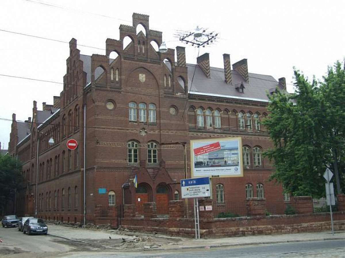 Львівські школи візьмуть під охорону