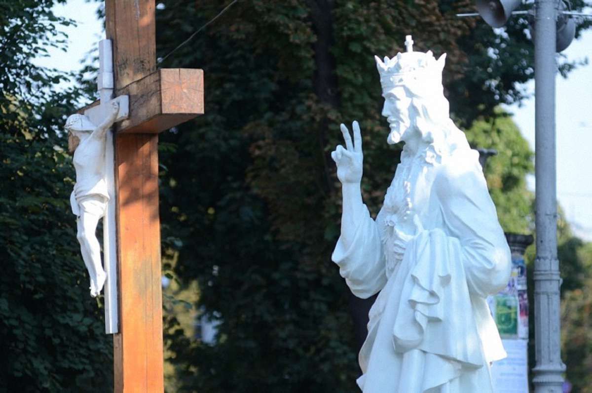 Священики УГКЦ не освячували незаконно встановлену скульптуру Христа в центрі Львова