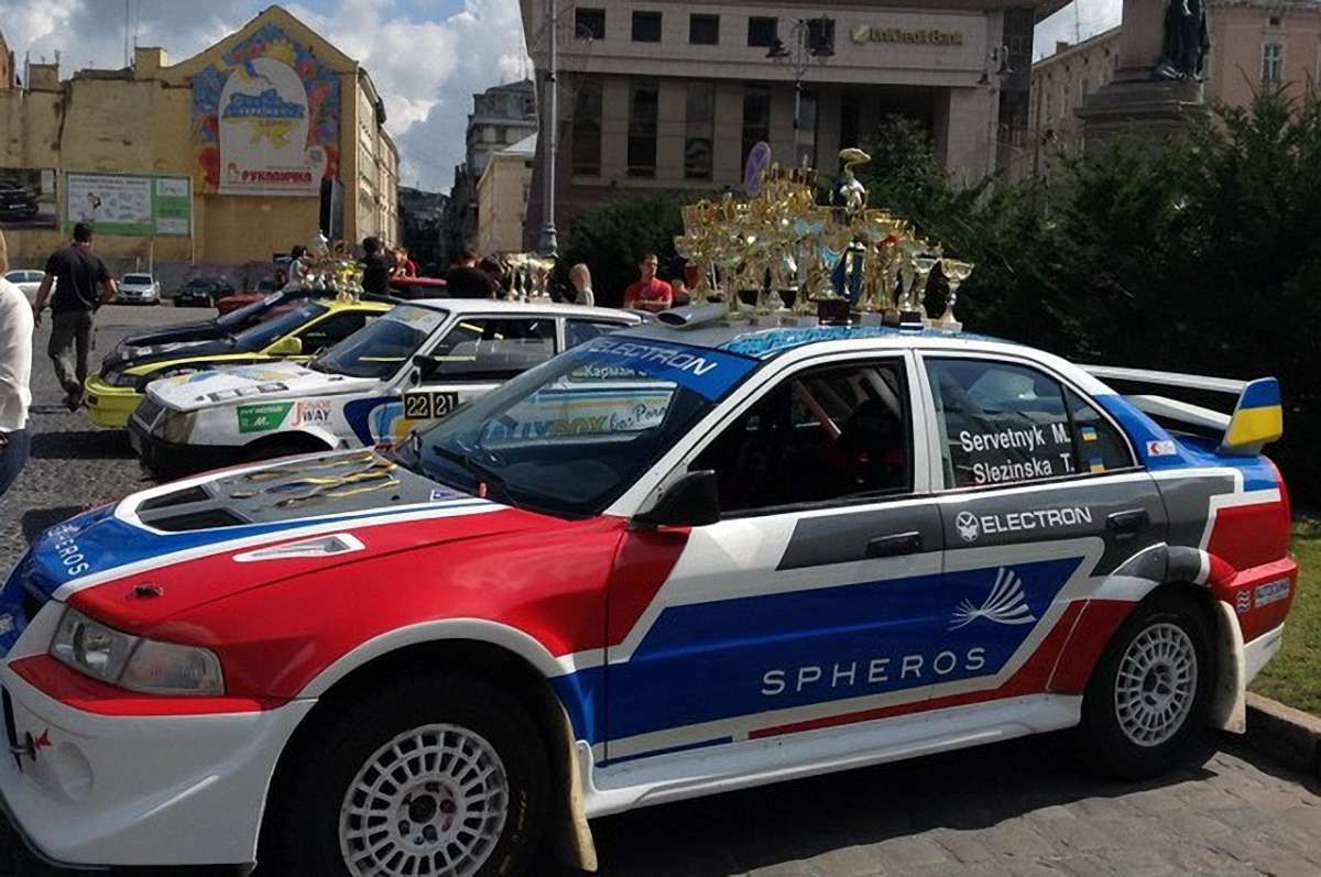 У Львові організували виставку спортивних автомобілів         