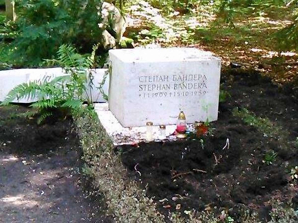Клімкін каже, що могилу Степана Бандери у Мюнхені не підривали