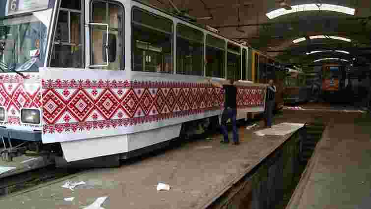 До Дня Незалежності львівський трамвай «одягнули» у вишиванку