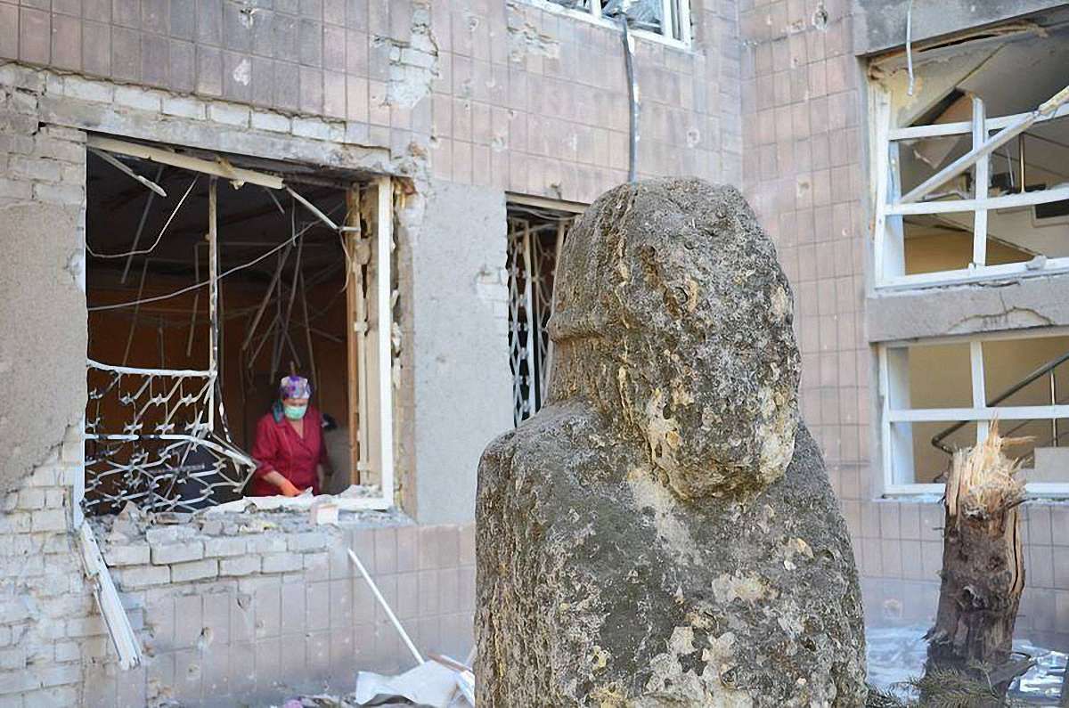 У Донецьку снаряди пошкодили обласний краєзнавчий музей
