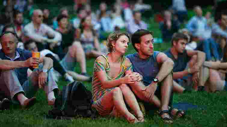 У п’ятницю в Парку культури показуватимуть романтичний фільм на траві