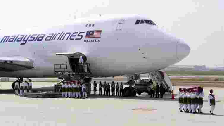 У Малайзію доставлено перші 20 тіл загиблих в катастрофі Boeing