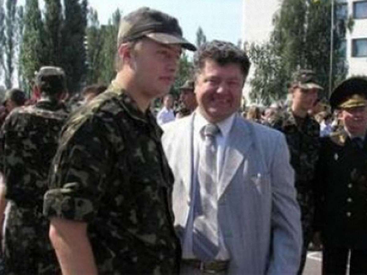 Старший син Порошенка служить у зоні АТО, - ЗМІ