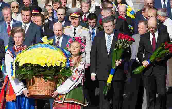 Президент з нагоди Дня Незалежності поклав квіти до пам’ятних місць українців