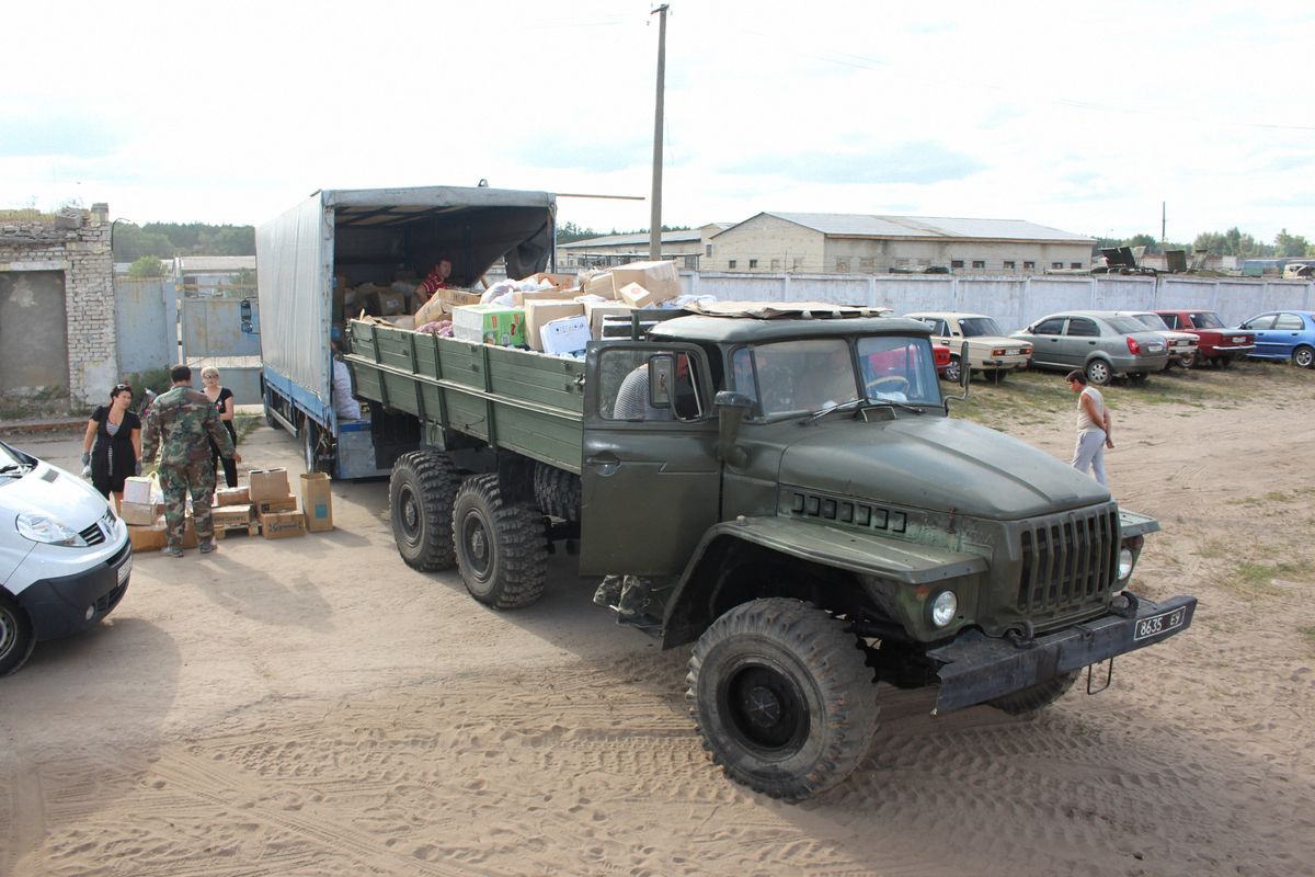 Військовим із Львівщини в зоні АТО передали 60 тонн допомоги