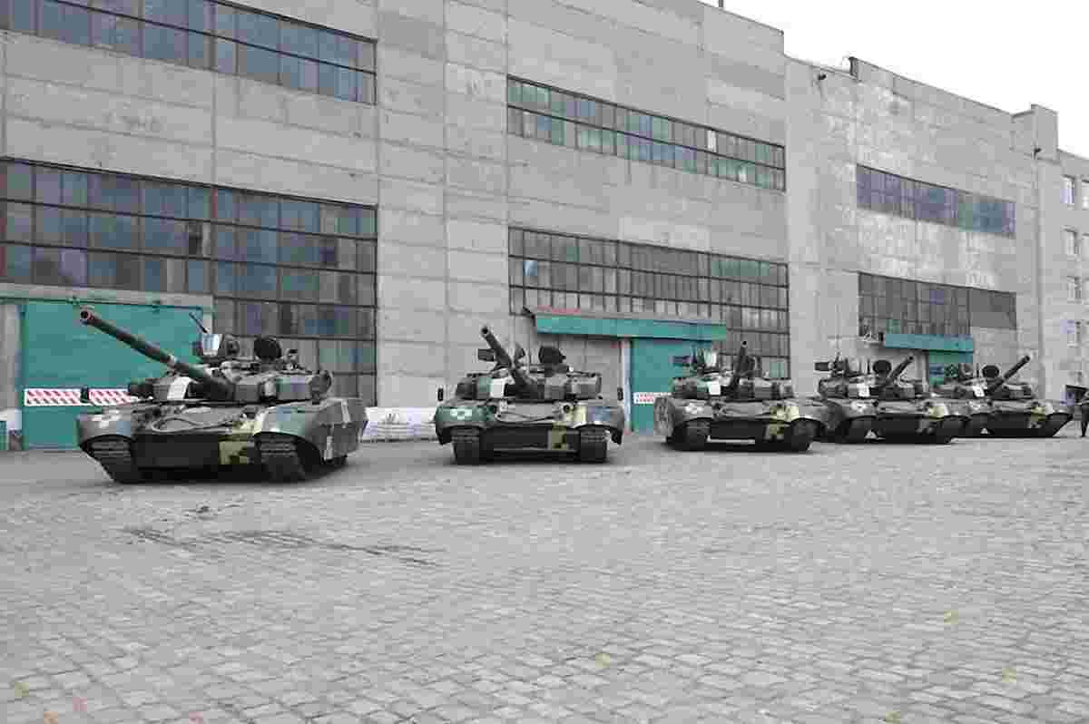 Відремонтовані танки на території 'Укроборонпрому'