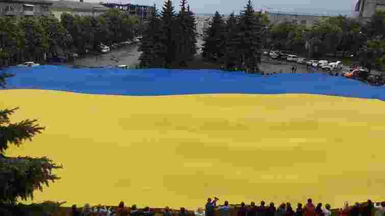 В Червонограді розгорнули найбільший у світі український прапор