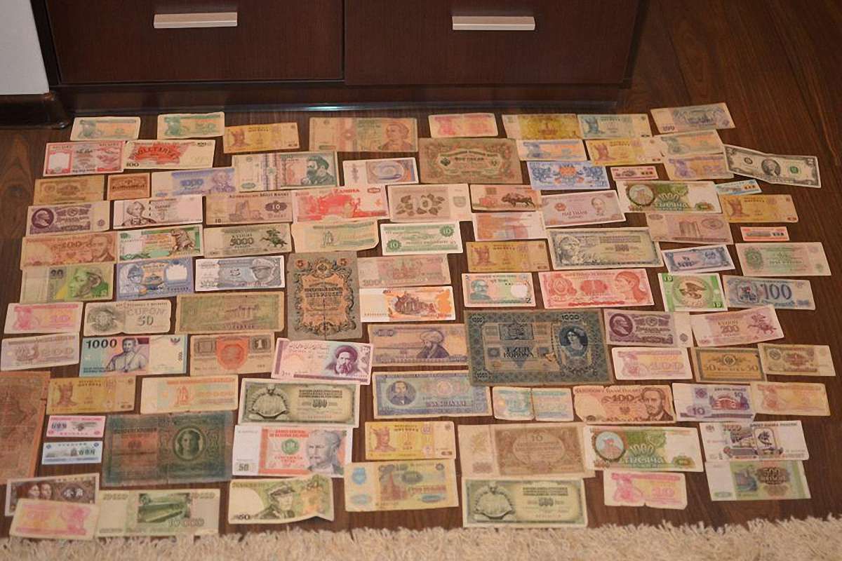 Львів’янин продає на аукціоні колекцію грошей для допомоги пораненим бійцям
