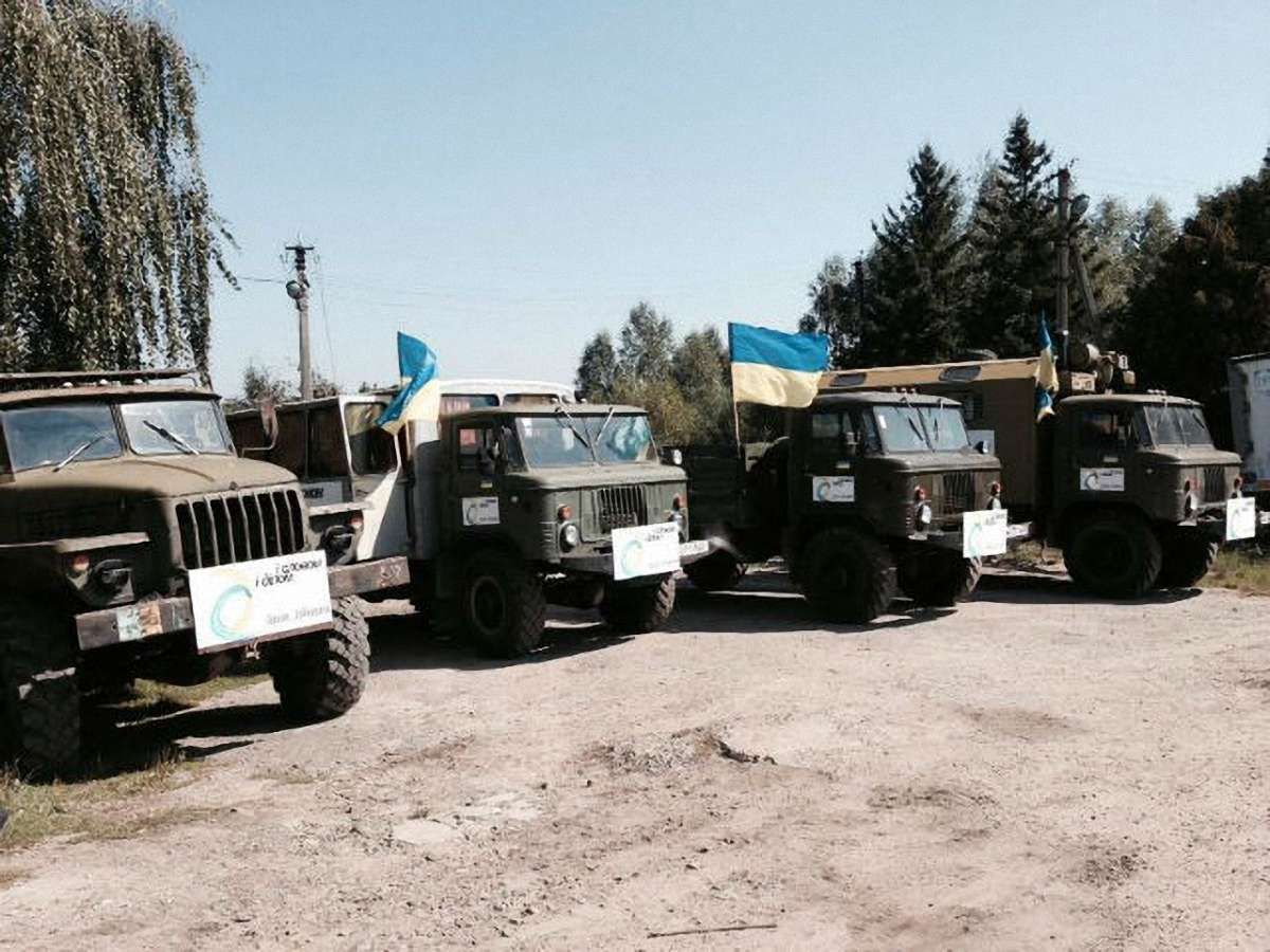 Зі Львова в зону АТО відправлять 5 автівок, які відремонтували волонтери