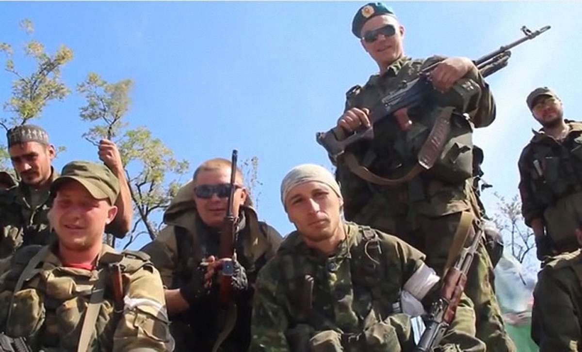 Російські десантники в Луганську обіцяють захистити російський народ і в Австралії (відео)