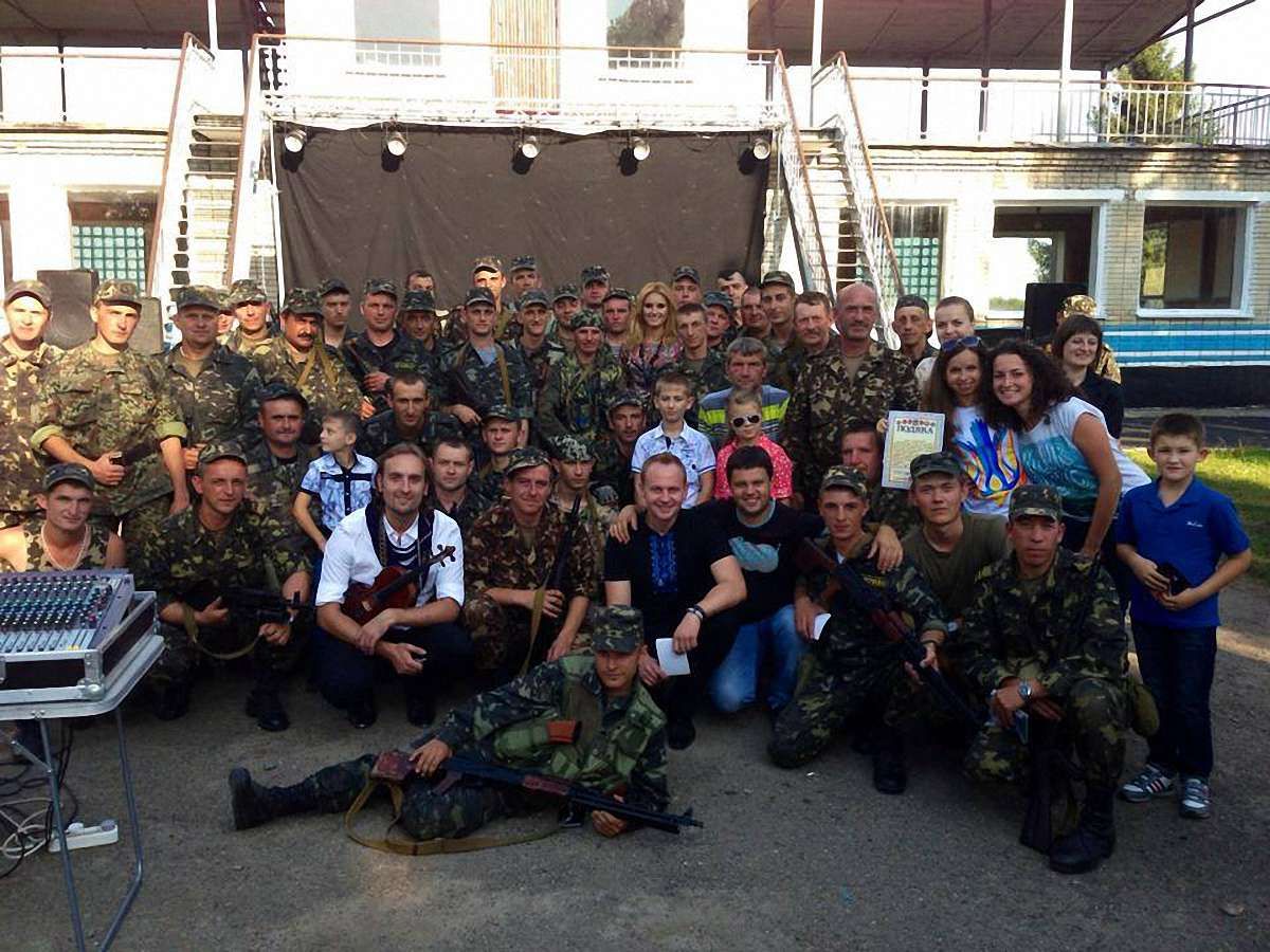 Львівські співаки підтримали бійців 24-ї бригади концертом