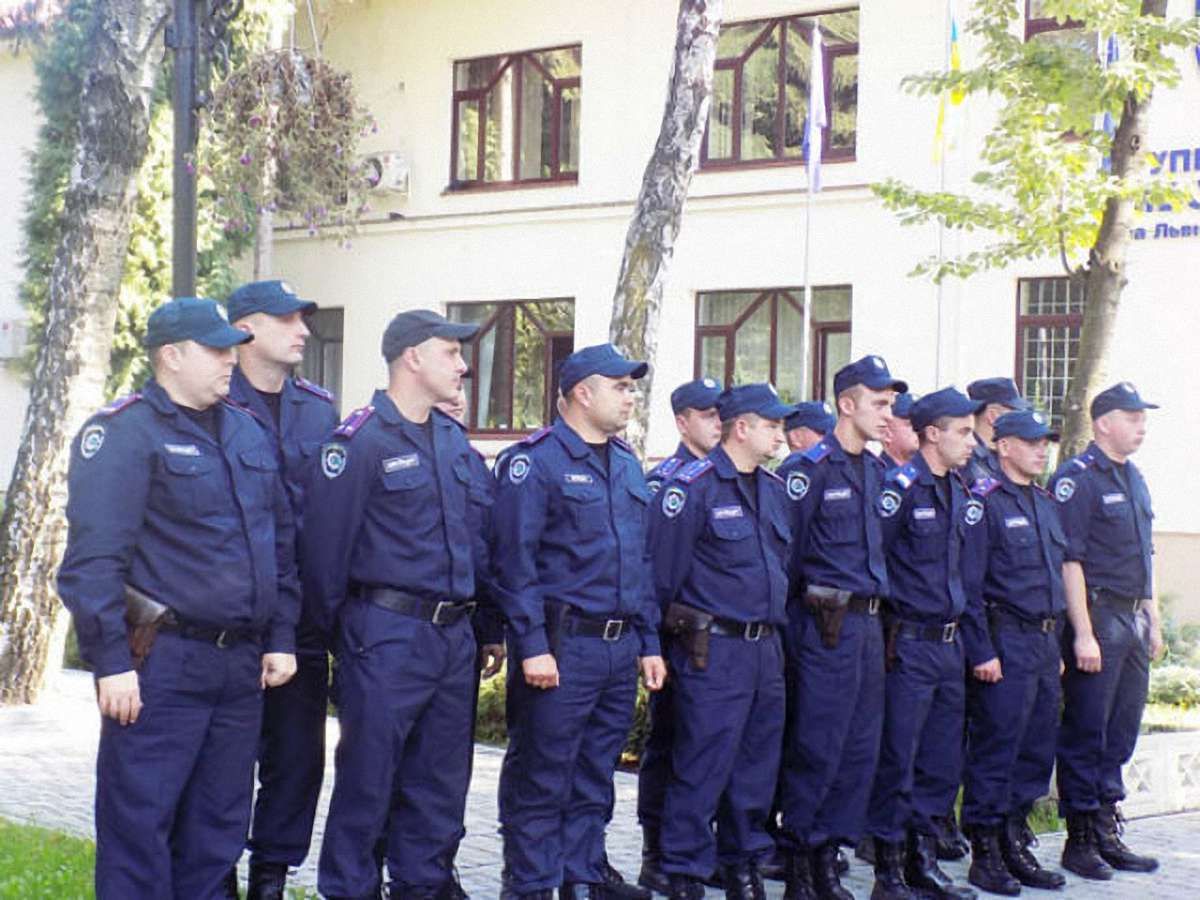 Транспортні міліціонери Львівщини вирушили в зону АТО змінити своїх колег