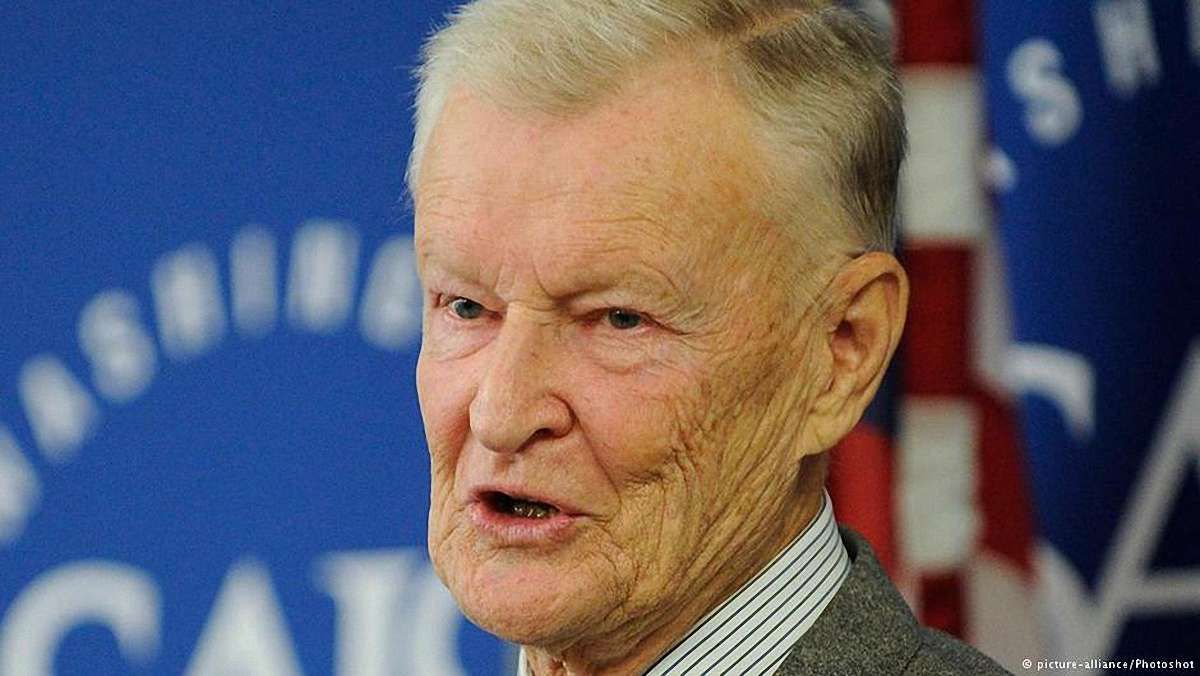 Бжезинський закликав Захід озброїти Україну