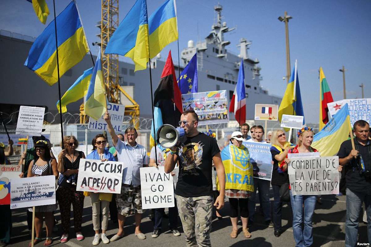 Незважаючи на заяви Олланда, перший «Містраль» почав ходові випробування з російським екіпажем